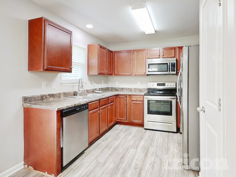 Building Photo - 427 Randolph Dr