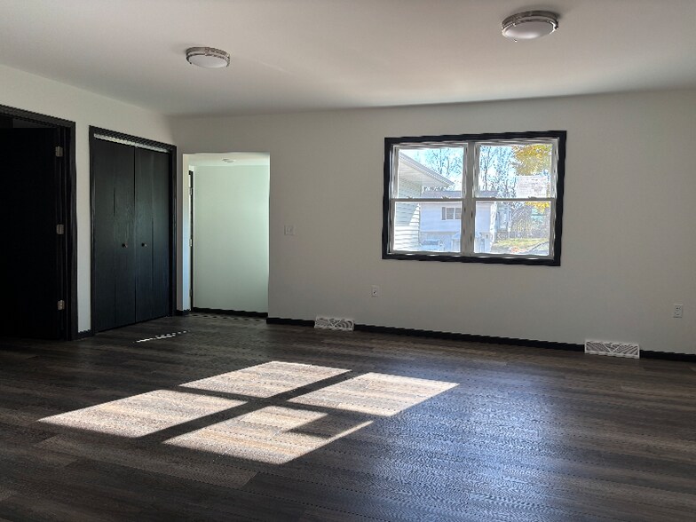 Building Photo - 337 Mulberry St