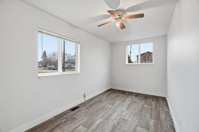 Building Photo - 5111 N Stone St