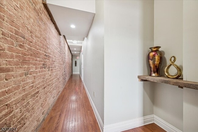 Building Photo - 28 W Main St