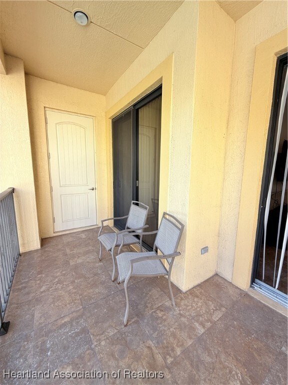 Building Photo - 2351 Lakeview Dr