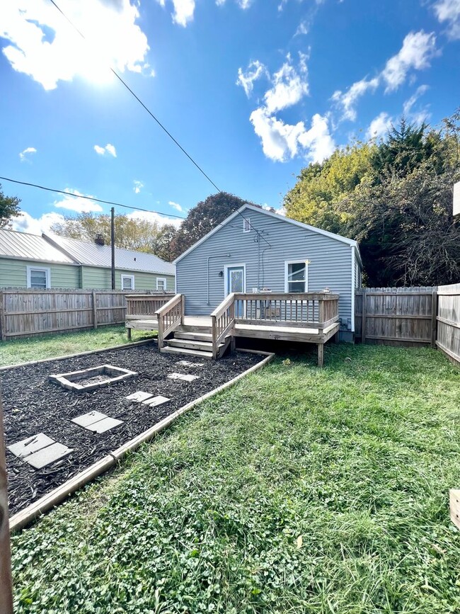 Building Photo - MOVE IN NOW & SAVE BIG! GET 1/2 OFF SEPTEM...