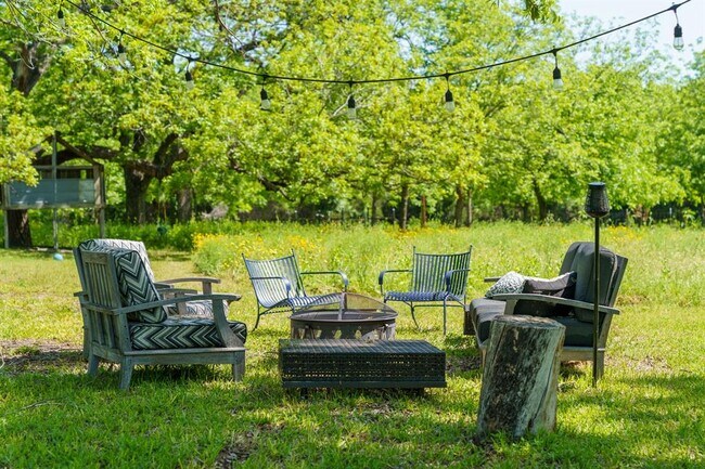 Building Photo - 121 Spur 191