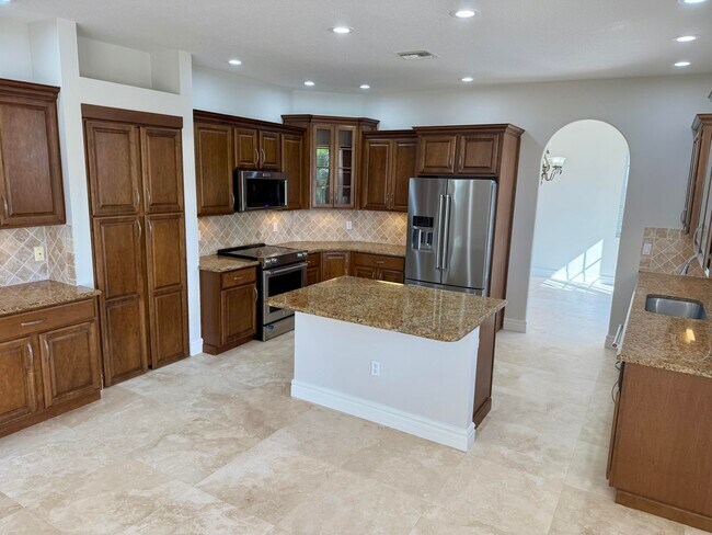 Building Photo - 6509 Stonehurst Cir