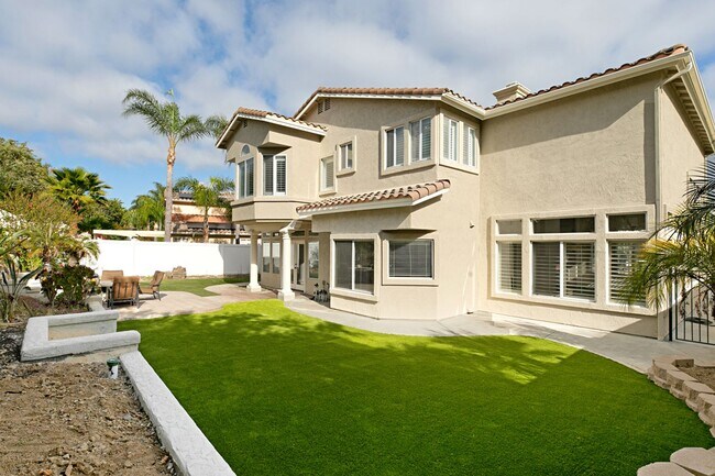 Building Photo - Large Beautiful Home in the Missions