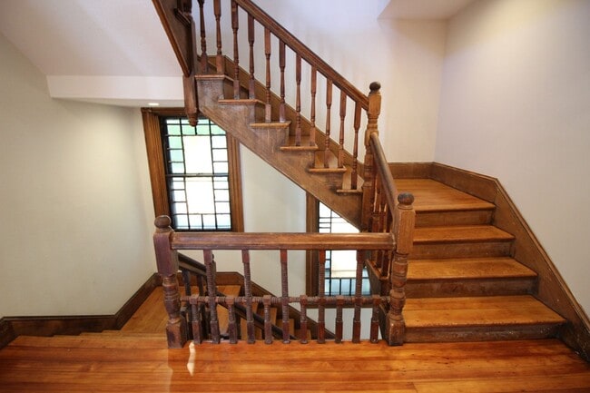 Building Photo - 2-65 Beech Glen