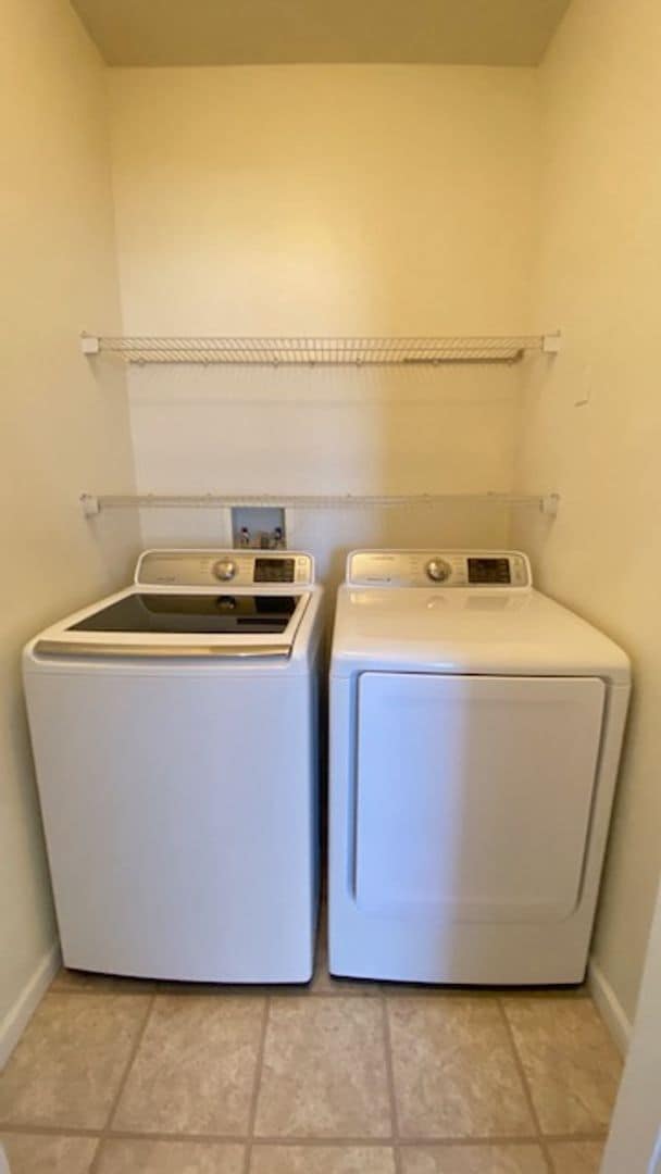 Building Photo - 2 Bed 2 Bath 2nd Floor Condo (Palms of Cortez)