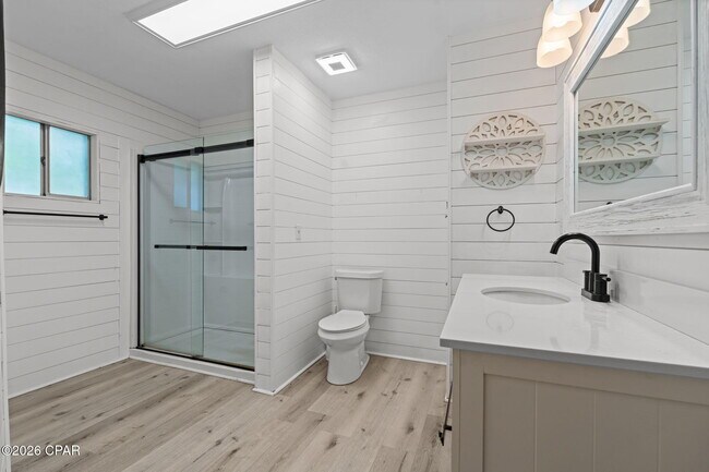 Building Photo - 136 Colina Cir