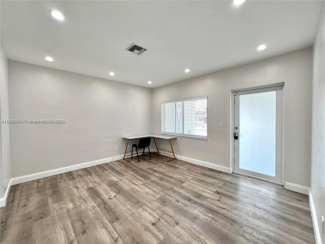 Building Photo - 5924 SW 41st St