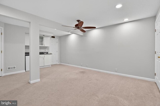 Building Photo - 23 Janwall Ct