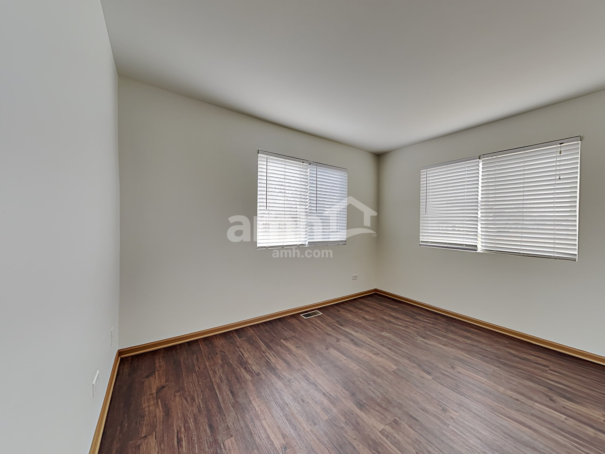 Building Photo - 544 Springwood Dr