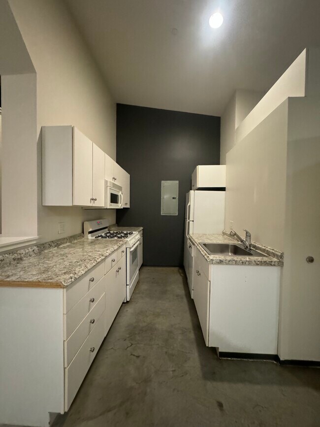 Building Photo - 160 E Berkeley St