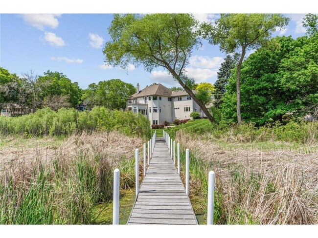 Building Photo - 6210 Deerwood Cir N