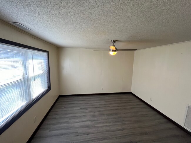 Building Photo - 147 Woodland Dr