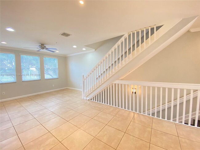 Building Photo - 770 Millbrae Ct