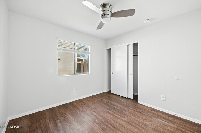Building Photo - 10645 W Piccadilly Rd