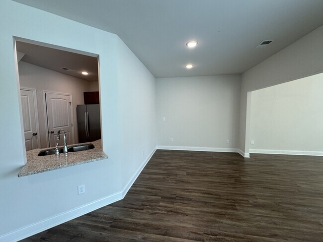 Building Photo - 103 Woodsbrook Pl SW