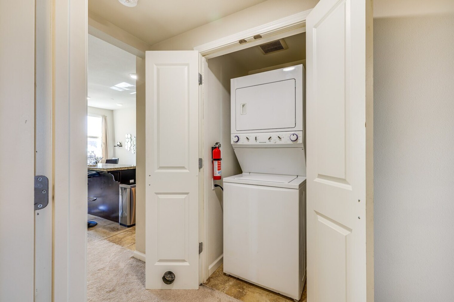 Building Photo - 140 Ivy Ave