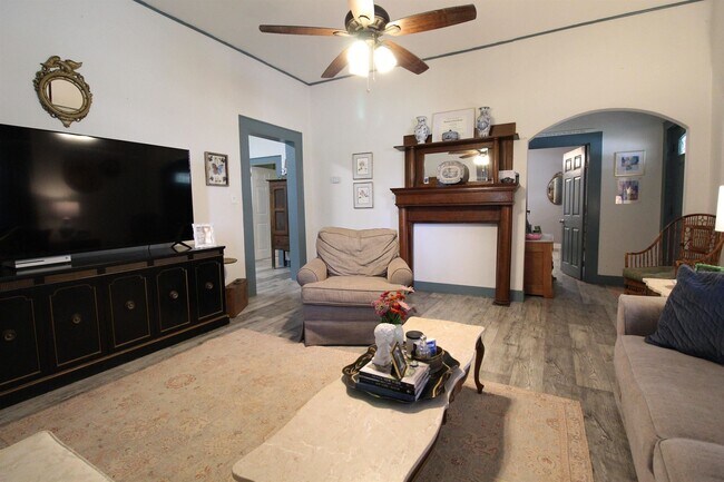 Building Photo - 6171 Collins St NE