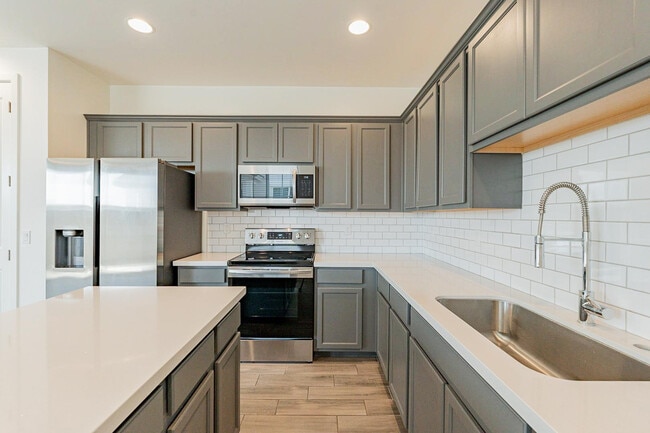 Building Photo - 5538 S Dillon