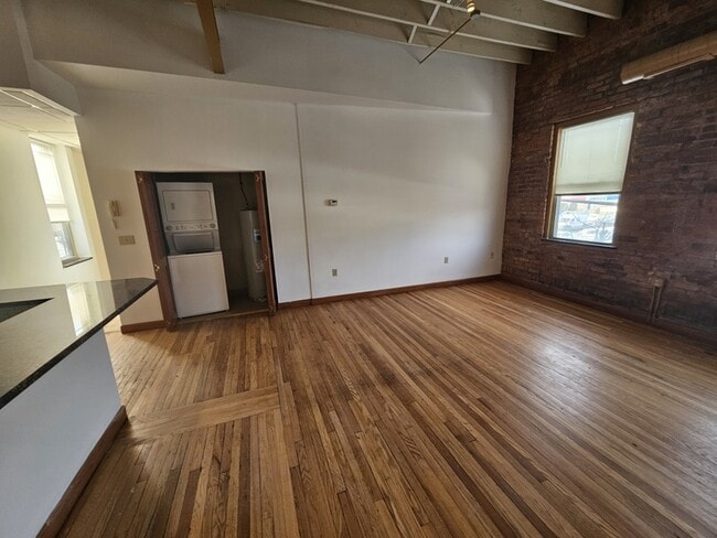 Building Photo - 2800 Mayfield Rd