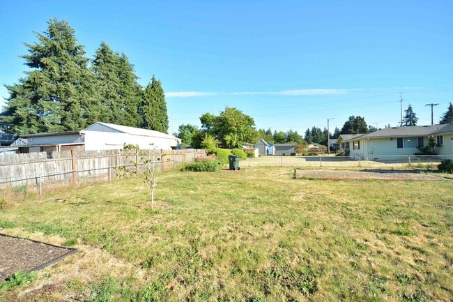 Building Photo - 2911 NE 124th Ave