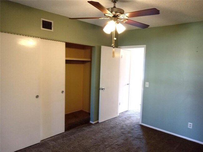 Building Photo - 2428 Columbia Dr