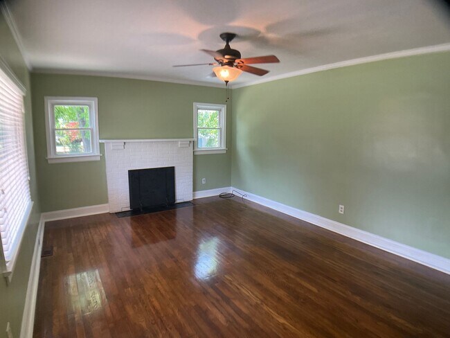 Building Photo - Well Kept Bungalow in Downtown Mebane!
