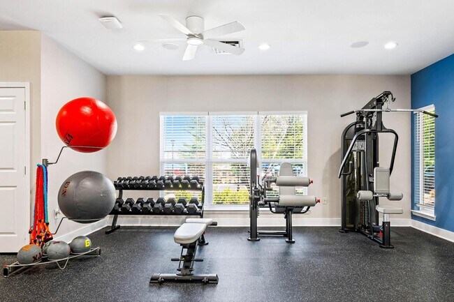 Building Photo - 400 Legends Terrace Dr