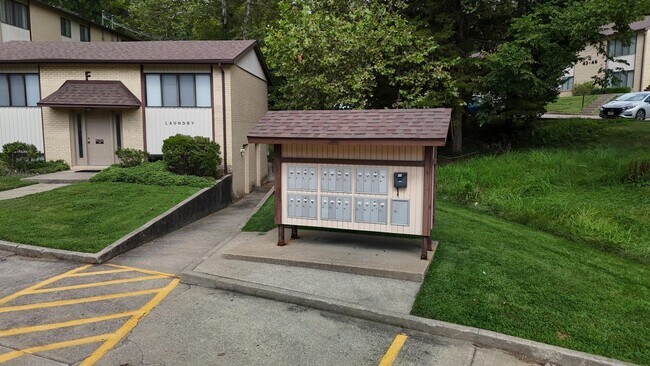 Building Photo - 405 Clayton Dr