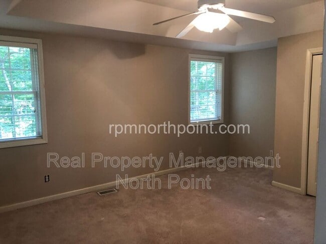 Building Photo - 1565 Maple Ridge Dr