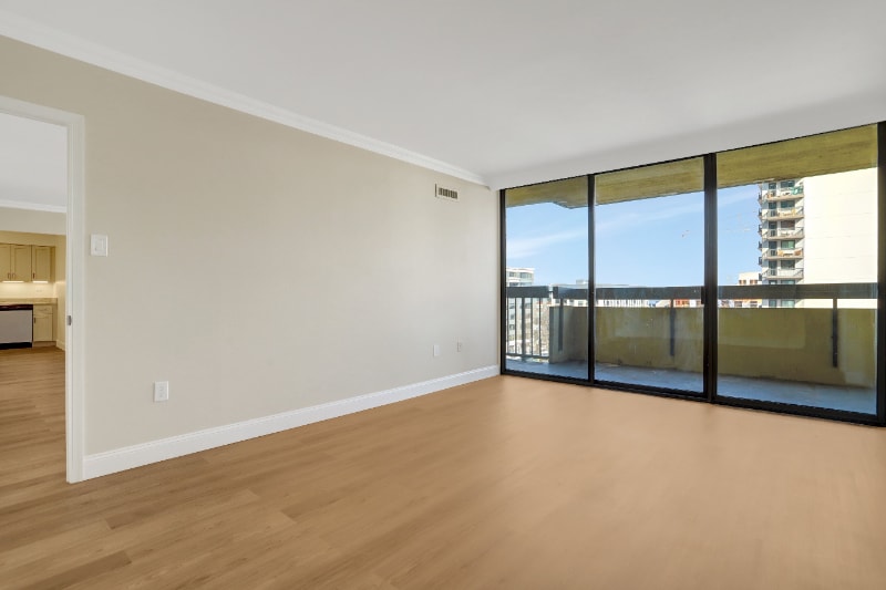 Building Photo - 400 Madison St