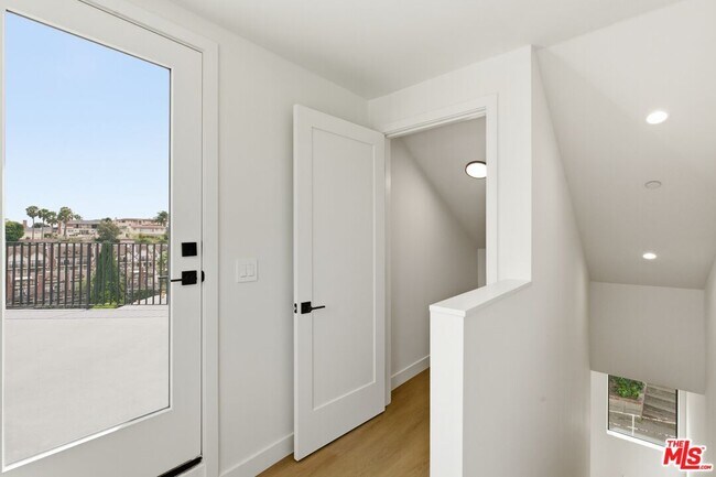 Building Photo - 3845 Don Tomaso Dr