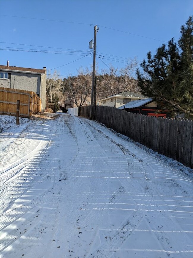 Building Photo - Centrally located cute 2 bedroom  Bungalow