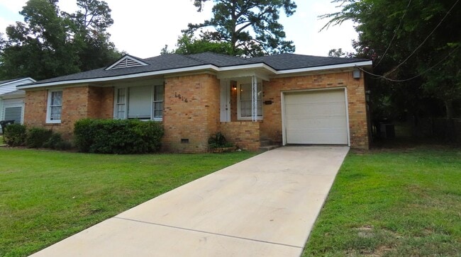 Primary Photo - Lovely Updated 3 Bedroom, 2 Bath House in ...