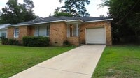 Building Photo - Lovely Updated 3 Bedroom, 2 Bath House in ...