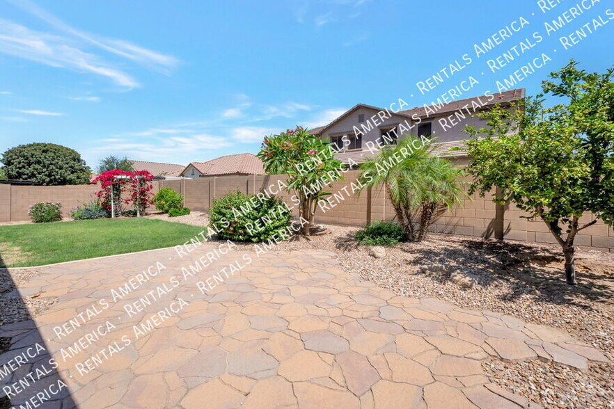 Building Photo - 21442 E Saddle Ct