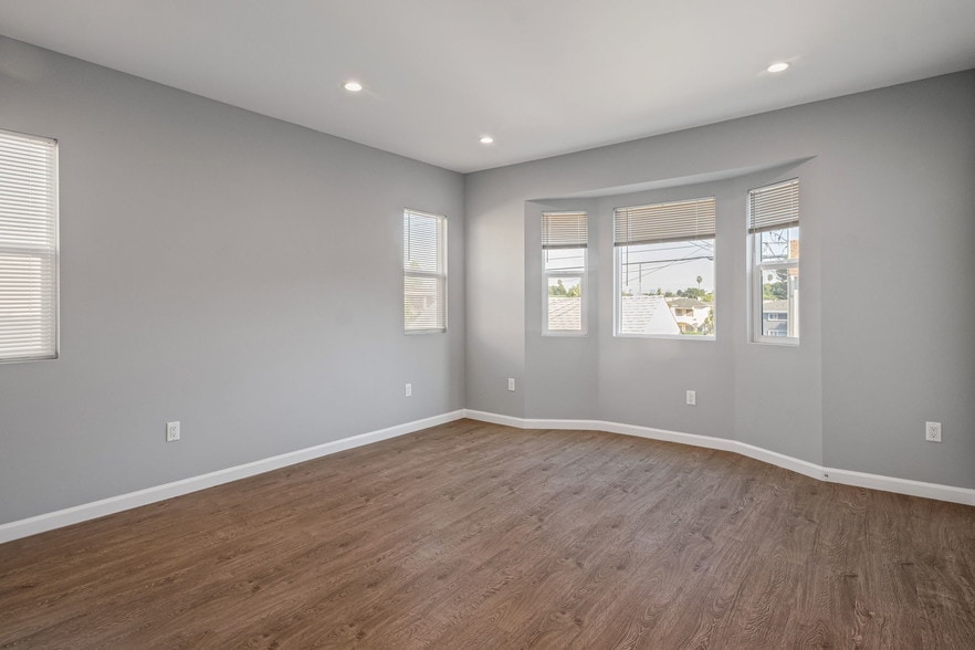 Building Photo - 1238 S Burnside Ave