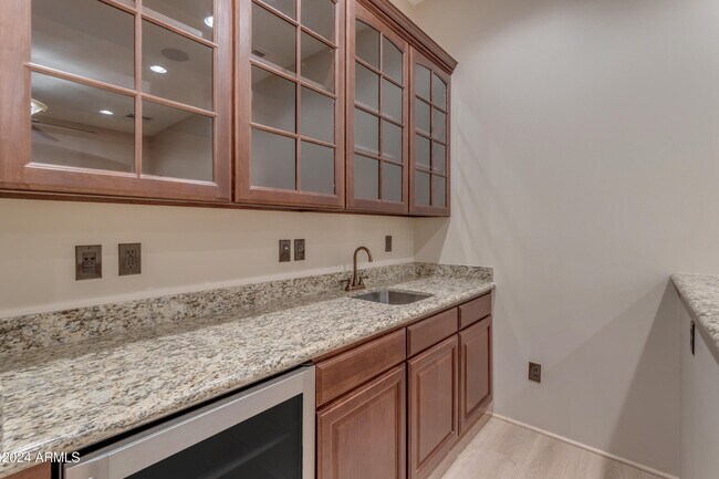 Building Photo - 2322 E Samantha Way