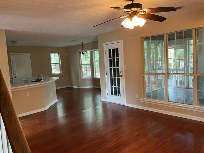 Building Photo - 2570 Treasure Ct