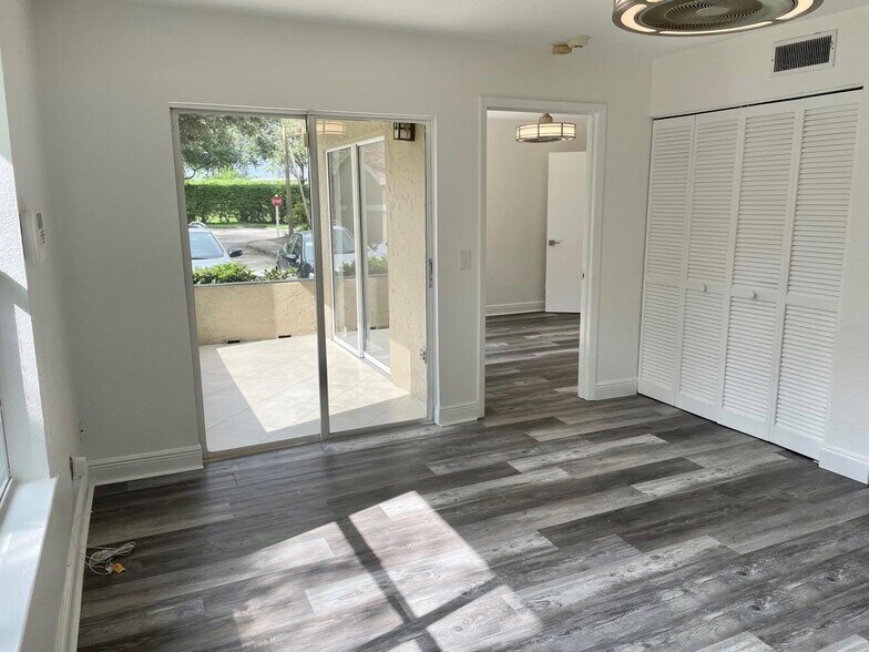 Building Photo - 1760 Palm Cove Blvd