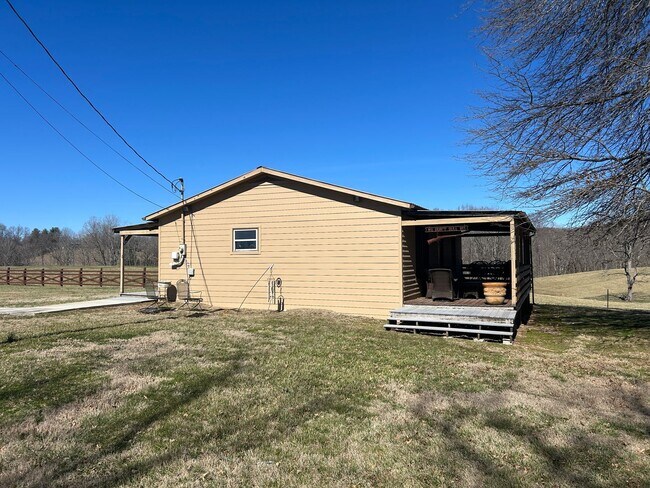 Building Photo - 2 Rental Units on 1 Property, Unique TN Co...