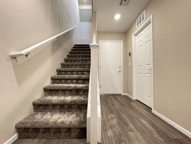 Building Photo - Stunning Summerlin Townhome with Private Downstairs Suite – Gated Community