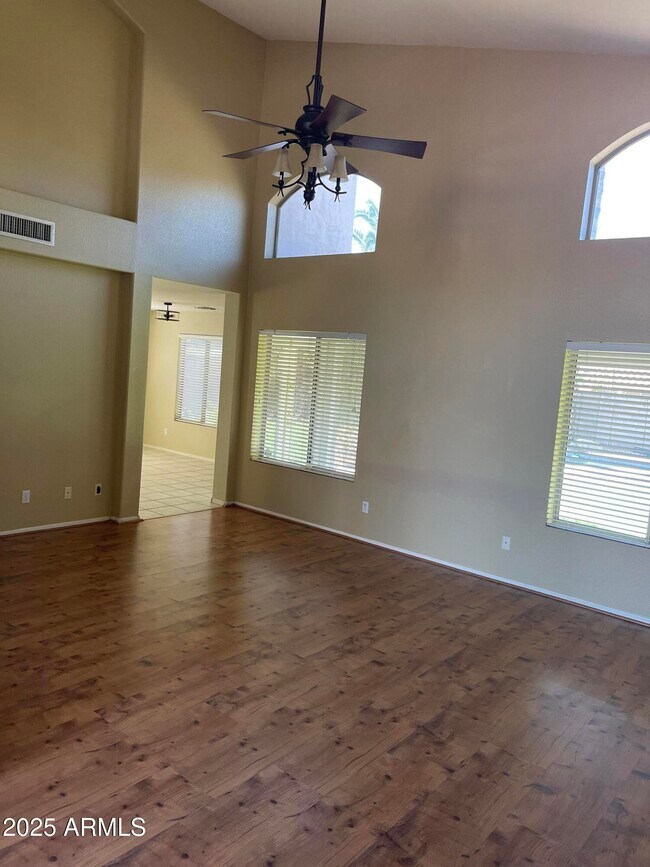 Building Photo - 1381 W Pelican Ct