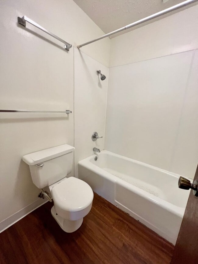 Building Photo - Pre-Leasing Now! Modern 2 Bed, 1 Bath – Centrally Located!
