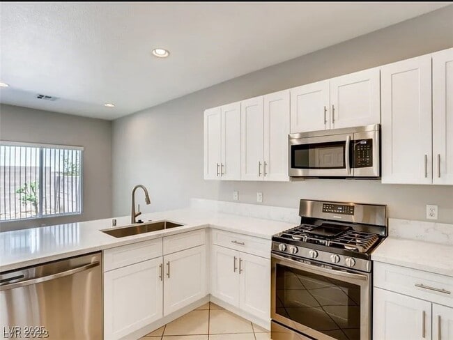 Building Photo - 227 Charming Ct