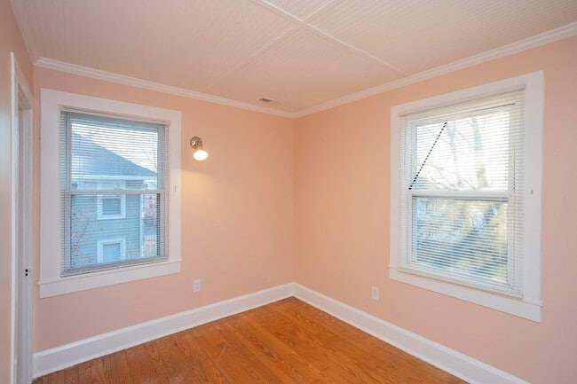 Building Photo - 909 Clarke St