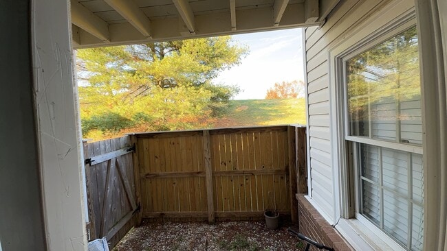 Building Photo - Beautiful 2 Bed 1 Bath Condo With Fenced P...