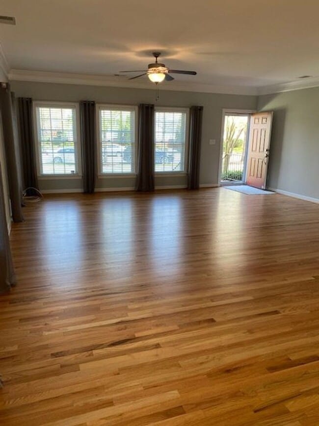 Building Photo - 5329 Center St