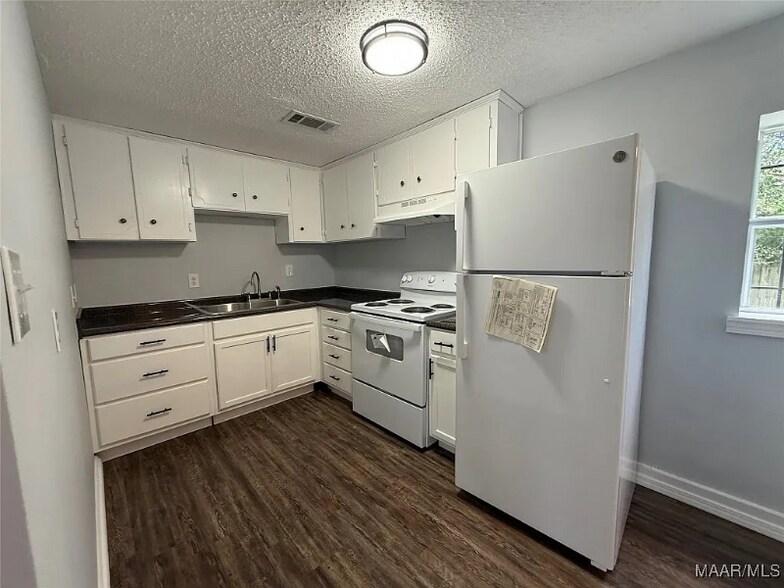 Building Photo - 2015 Stokes St